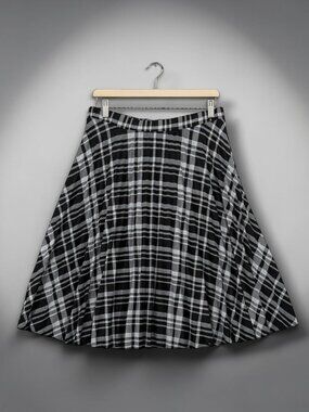 Elizabeth & Nicole Black White Petite Skirt